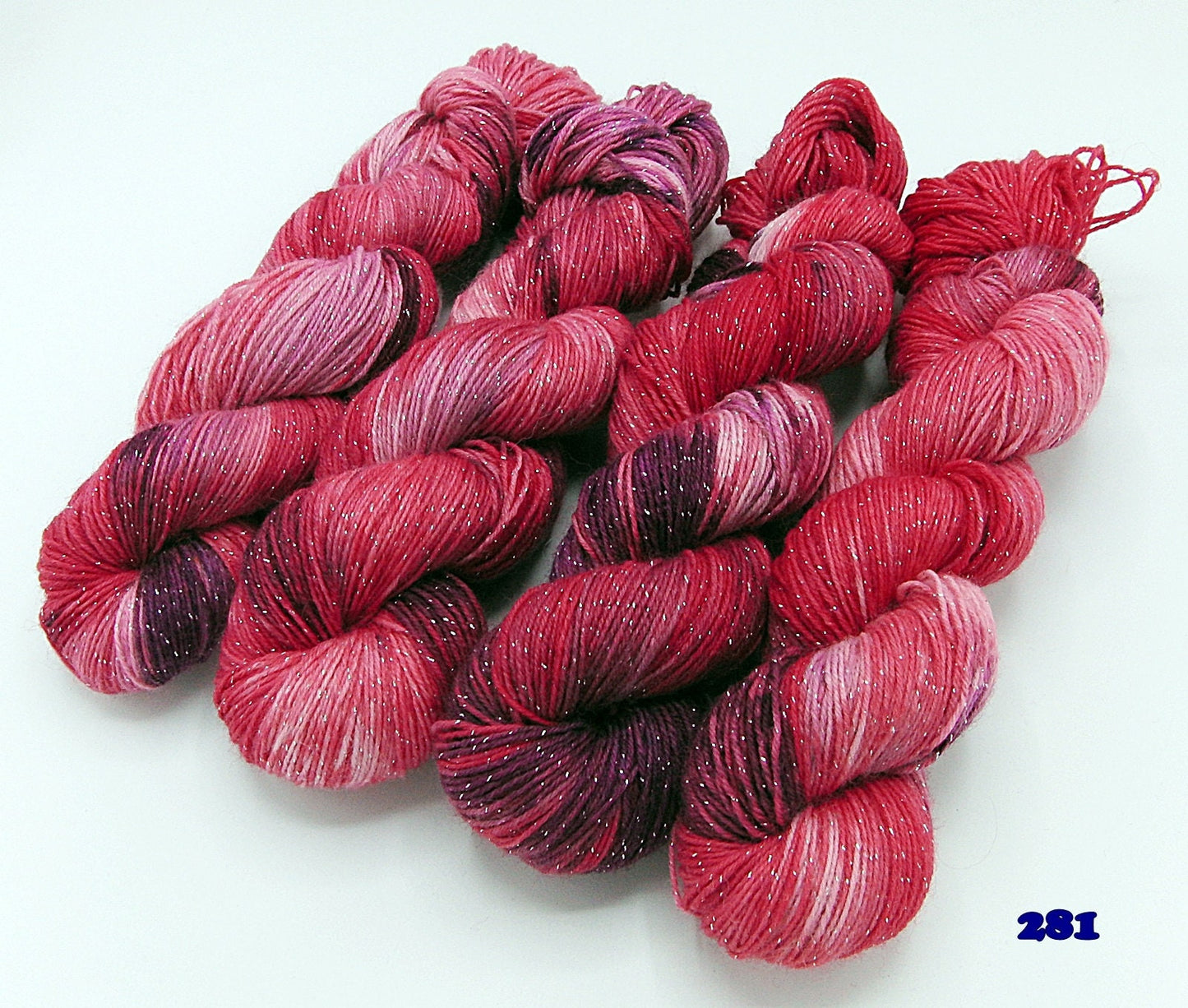 Sockenwolle *Glitzer* handgefärbt  71 Wolle, 24 Polyamid  5 Polyester  100 g   Nr. 281