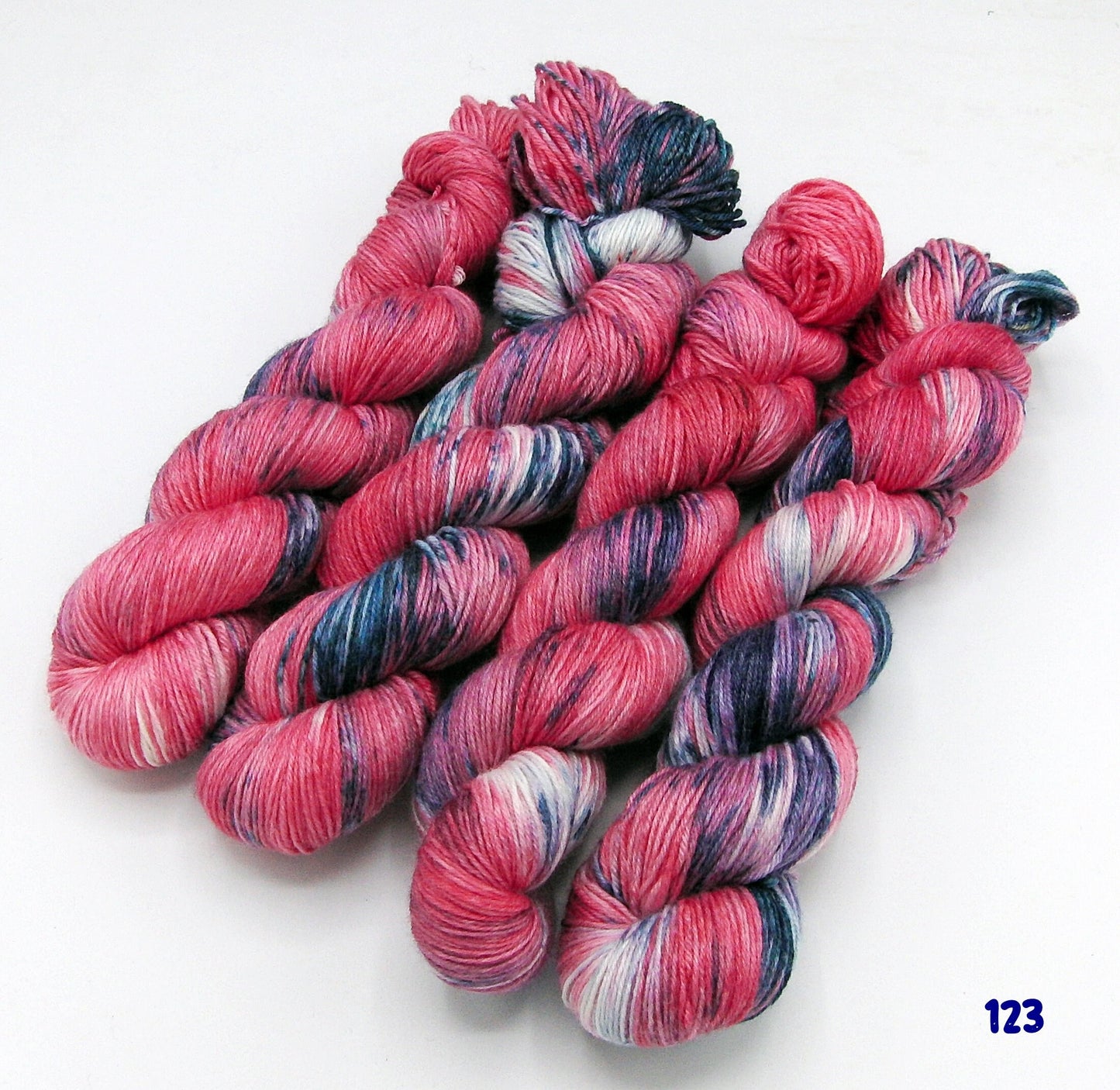 MERINO - BAMBUS Sockenwolle  60 Wolle, 25 Viskose, 15 Polyamid 100 g   Nr. 123